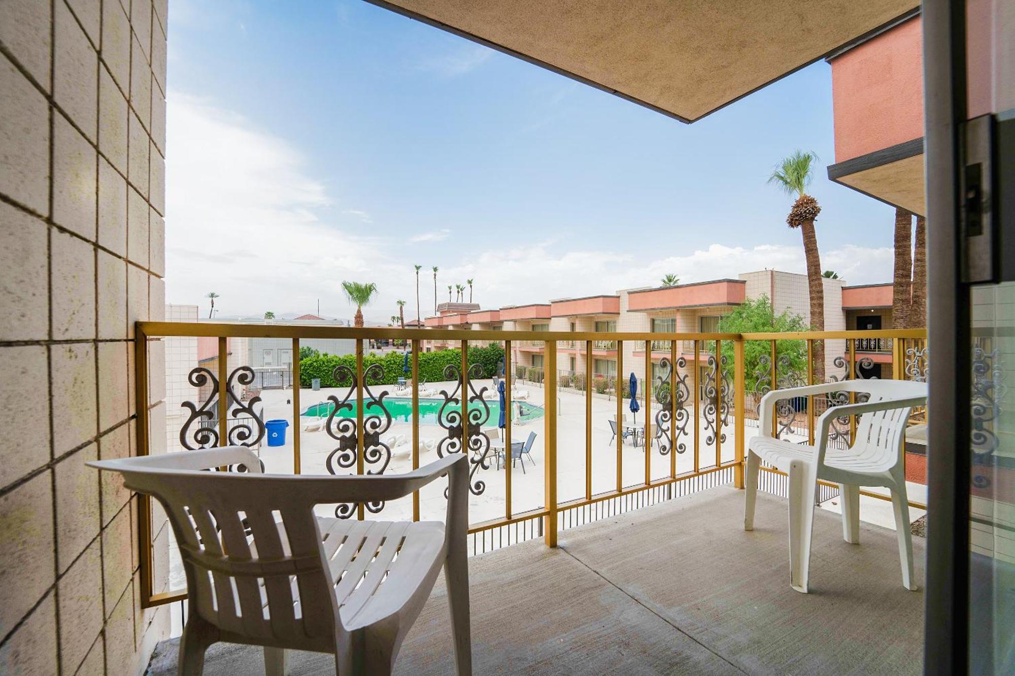 Royal Plaza Inn Indio Buitenkant foto