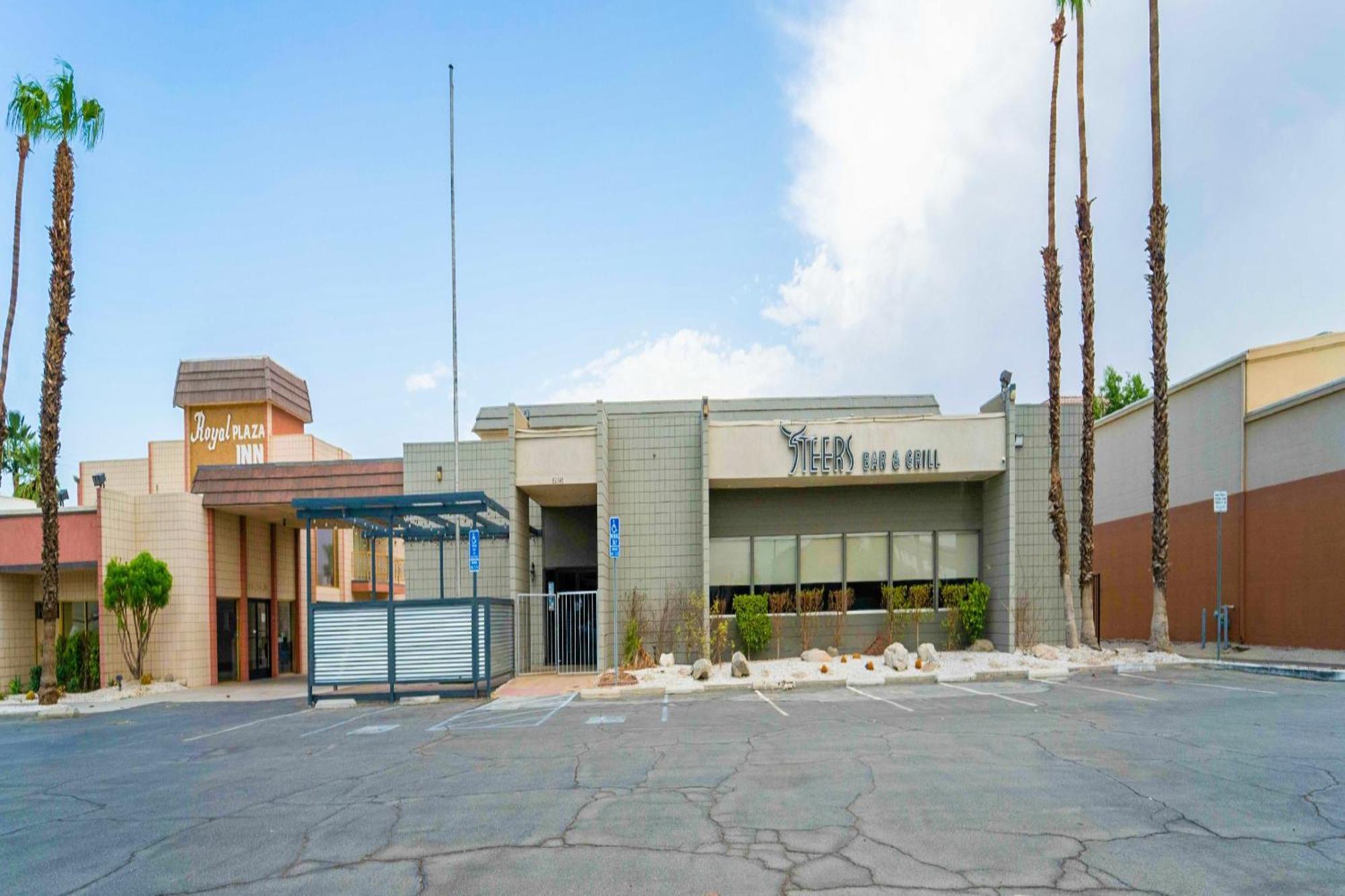 Royal Plaza Inn Indio Buitenkant foto